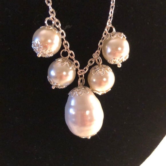 18” shell baroque pearl surrounded by glass pearls - Picture 2 of 3